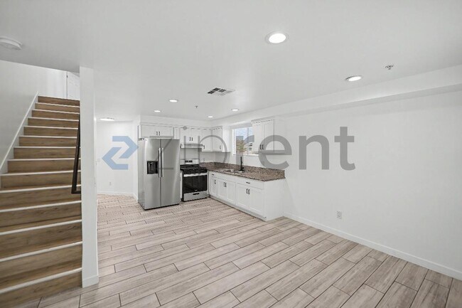 Building Photo - Unit