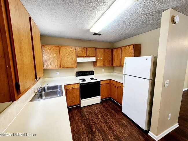 Foto del edificio - 5625 Benedict Rd