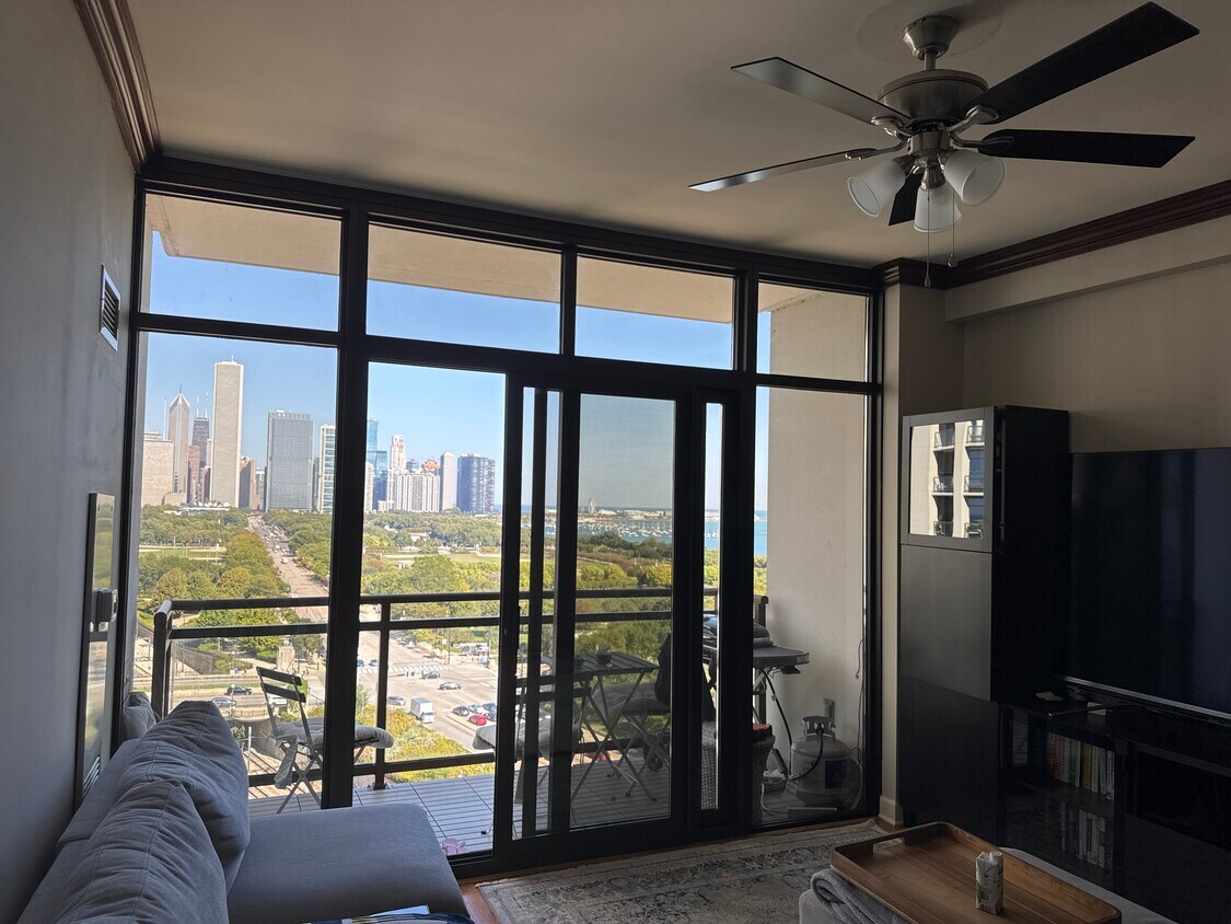 Foto principal - 233 E 13th St