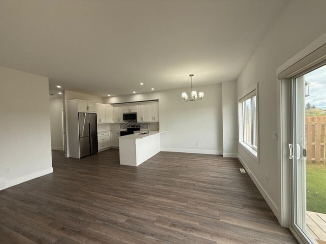 Building Photo - 8405-700-79A 79a St