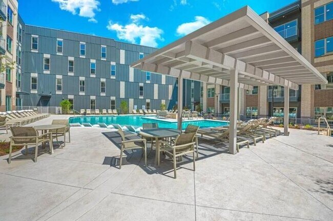 Foto del edificio - 4950 Broadway Dr.