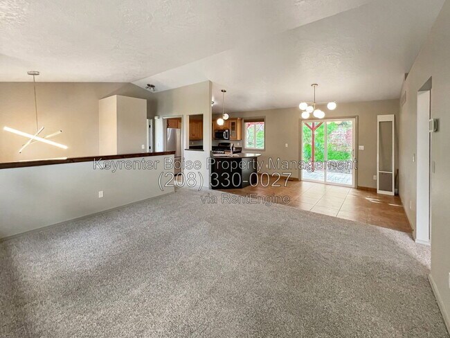 Building Photo - 5000 S Deselm Way