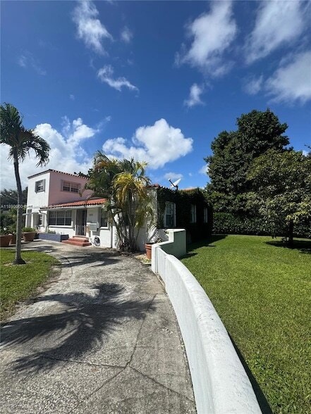 Foto del edificio - 1105 NE 119th St