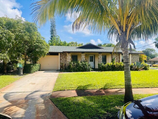 Foto del edificio - 6245 Saxon Blvd