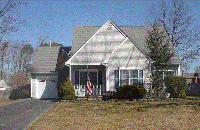 Primary Photo - 124 Bowline Rd