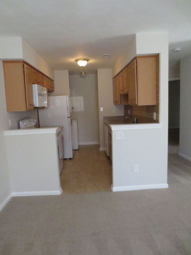 Foto del edificio - 2 BR, 1 BA Condo Military HWY & Indian River Rd