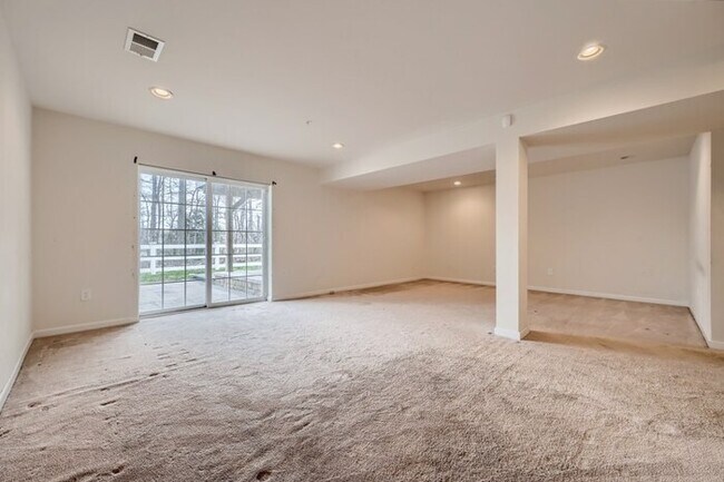 Foto del edificio - 7809 Stonebriar Dr, Glen Burnie, MD, 21060