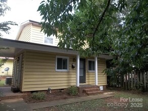 Building Photo - 4024 Rosehaven Dr
