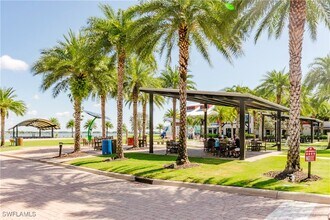 Building Photo - 15275 Grn Acrs Ave