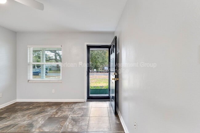 Building Photo - 419 Marlowe Dr