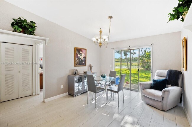 Foto del edificio - 7786 Ridgewood Dr
