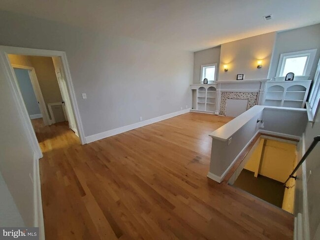 Building Photo - 1905 Mimosa St