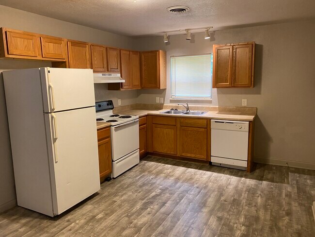 Building Photo - 1021 Tulip Ave