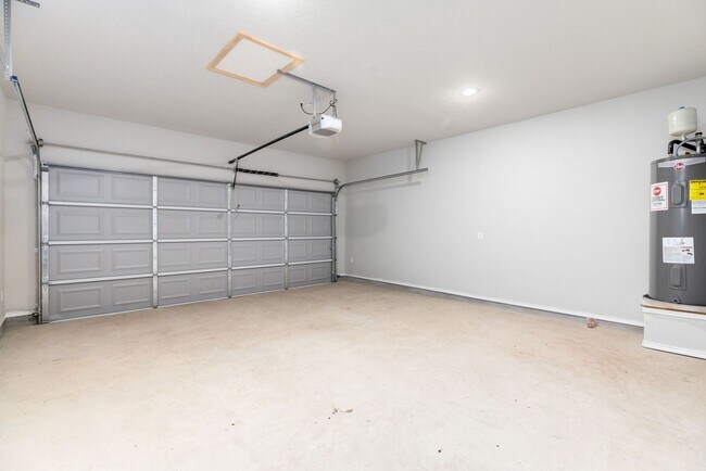 Building Photo - 105/107 Highland View