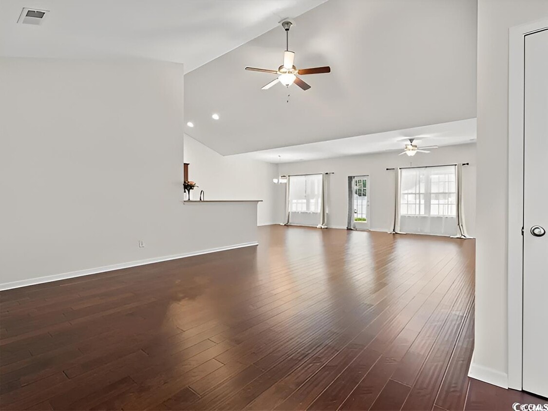 Building Photo - 4204 Woodcliffe Dr