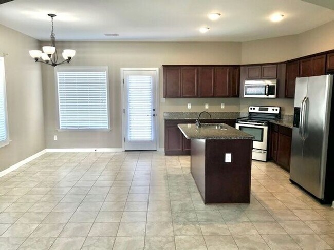 Foto del edificio - Available Now! 4-Bedroom 2.5 Bath Home In ...