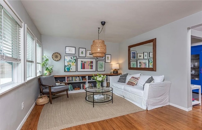 Foto del edificio - 734 N Maple St