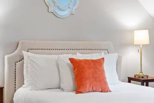 Building Photo - 206 E Street-SI ID1367376P