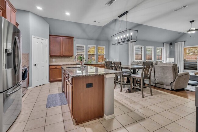 Foto del edificio - 6548 Fairview Dr