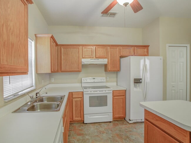 Foto del edificio - 1760 Sparkling Water Cir