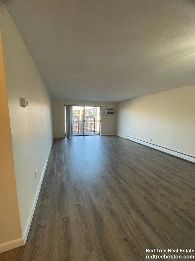 Building Photo - 245 Main St