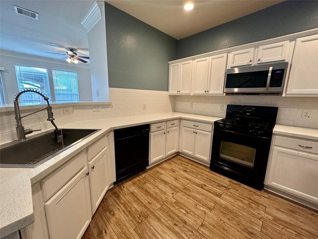 Building Photo - 16130 Limestone Lake Dr