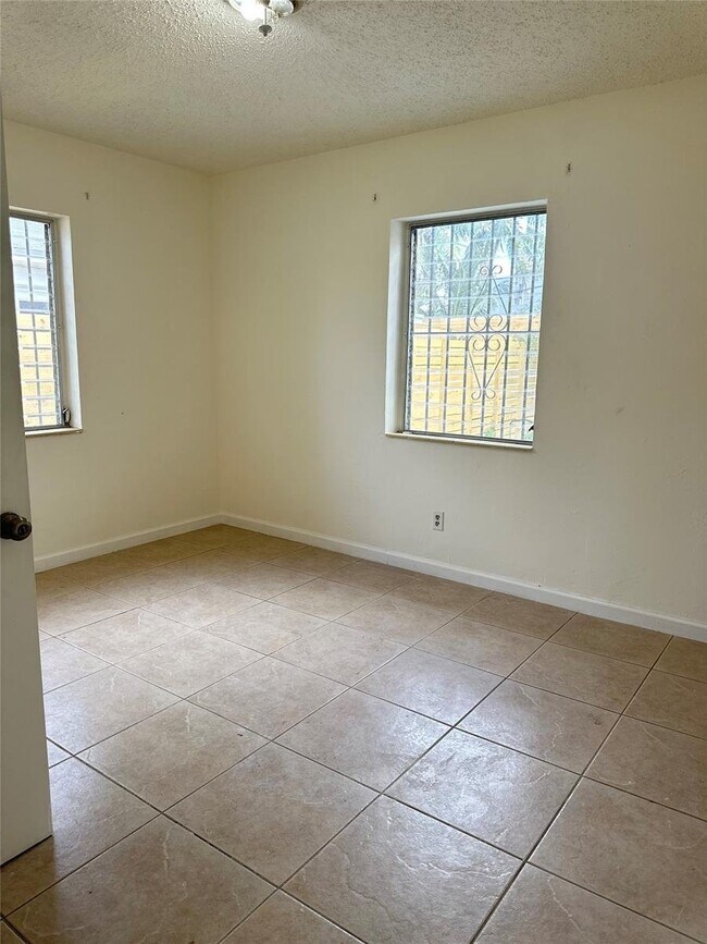 Foto del edificio - 956A Northeast 80th Street, Miami, FL 3313...