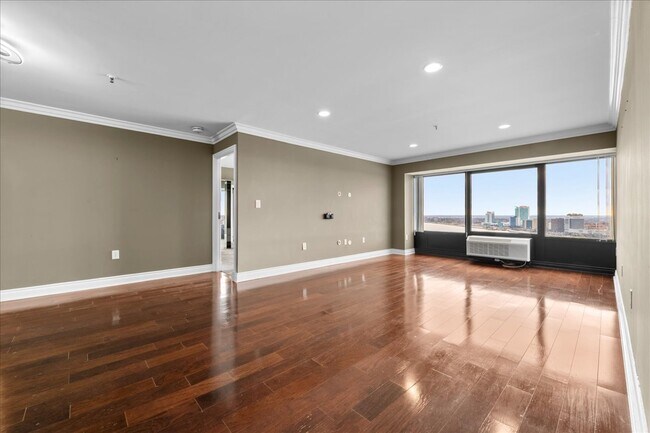 Foto del edificio - 300 Riverfront Dr