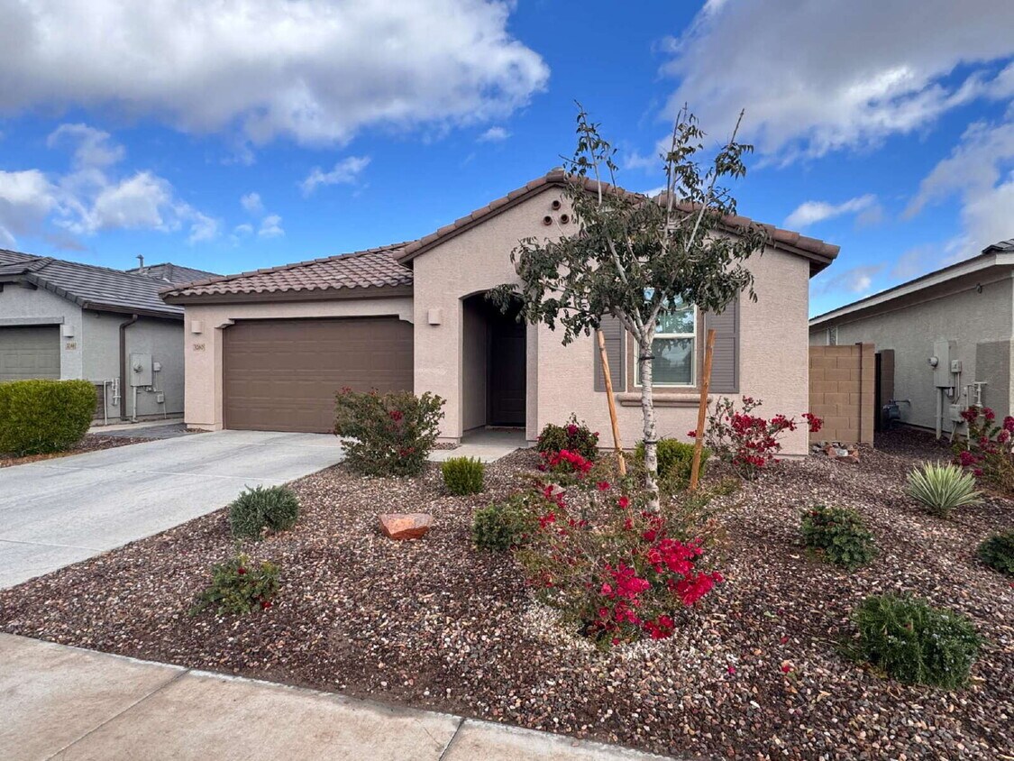 Building Photo - 3260 E Malibu Dr