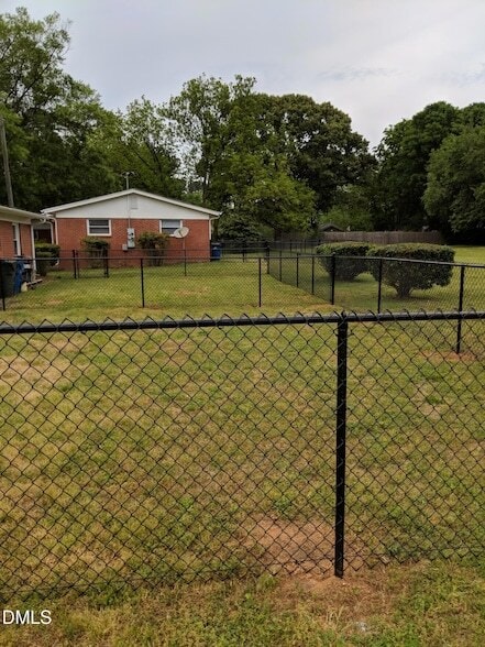 Building Photo - 411 Rose Ln