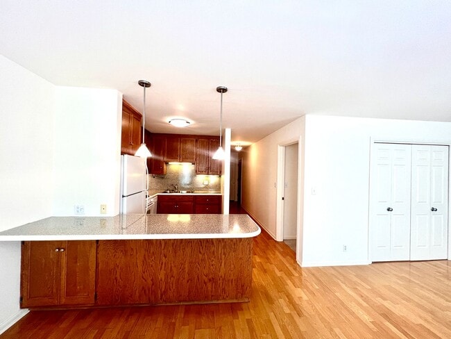 Building Photo - Immaculate 1 bedroom/ 1 Bath Apt- Open Flo...