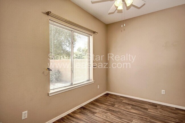 Foto del edificio - 6611 W Desert Hills Dr