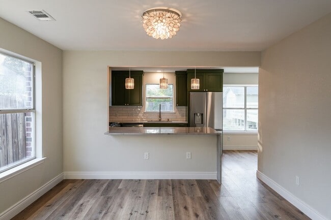Building Photo - 4 Bedroom Single Family Home in Pflugerville