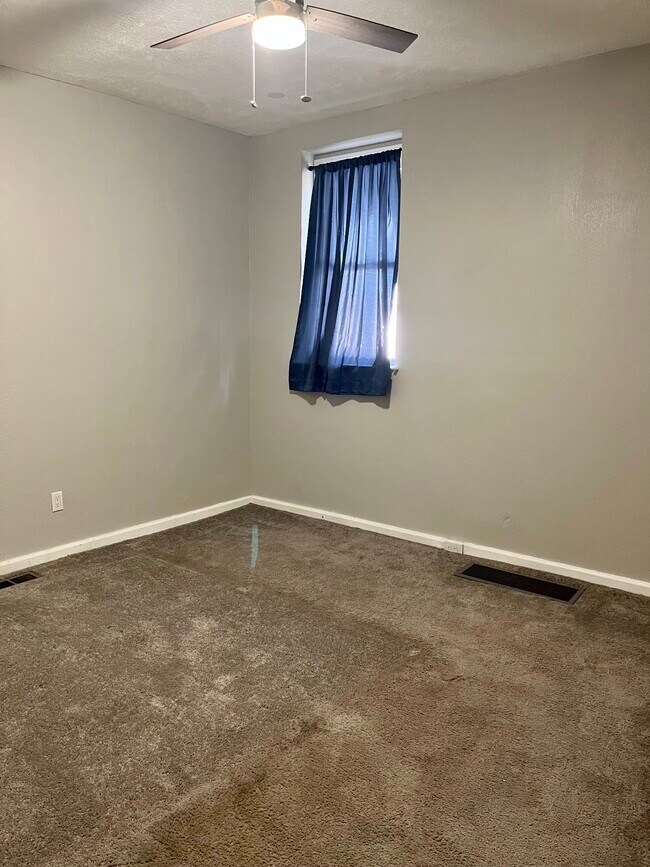 Foto del edificio - 7529 Roslyn St