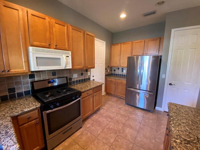 Foto del edificio - 530 Tomahawk Ct