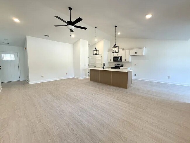 Foto del edificio - 3 BEDROOM NEW CONSTRUCTION HOME