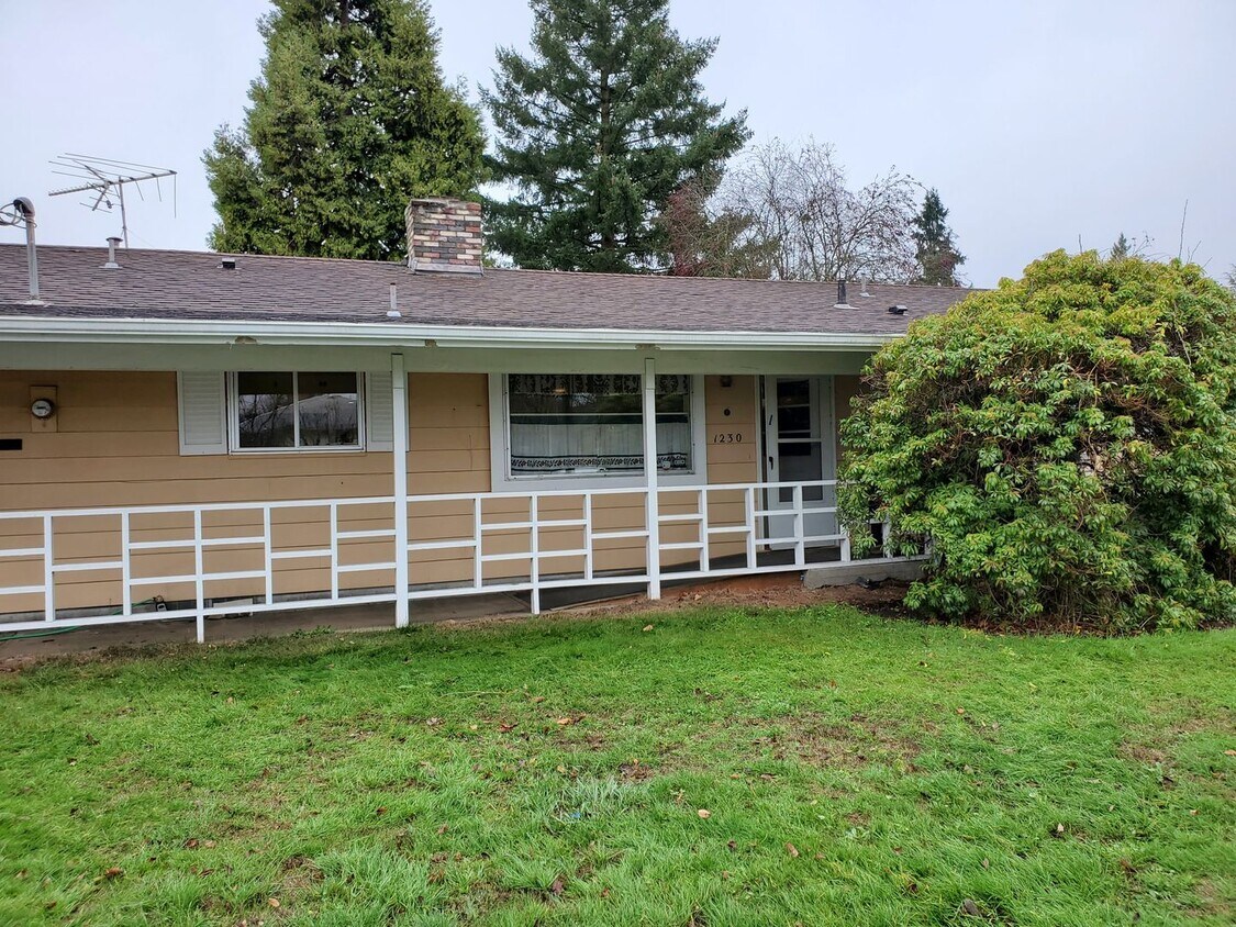 Foto principal - 3bd/1.5ba Completely Remodeled House with ...