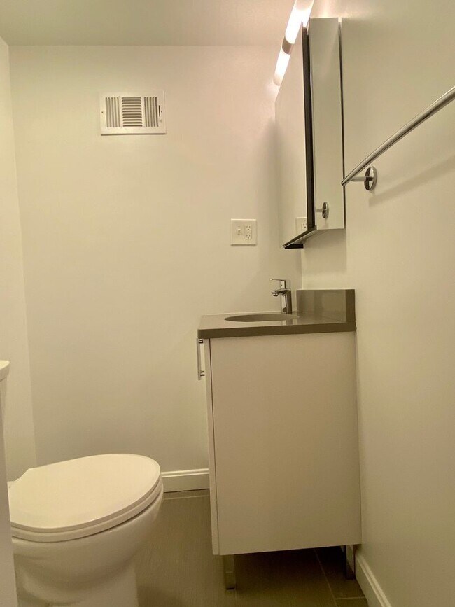 Photo - Nicely renovated 2 bed 1.5 bath in a prime... House