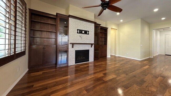 Building Photo - Gorgeous 2 Bedroom 2 Bathroom Home Located...