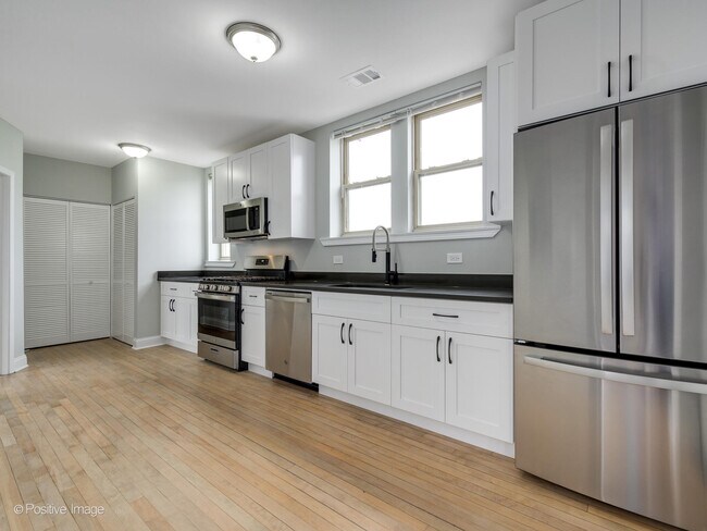 Building Photo - 4104 W Wabansia Ave