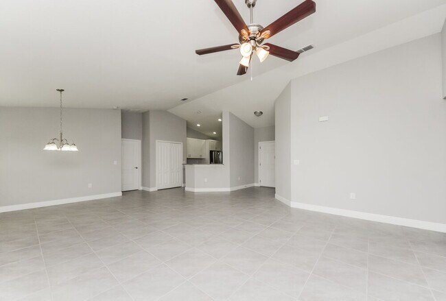 Foto del edificio - 828 Valnera Ct