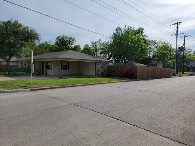 Foto del edificio - 2513 Brewster St