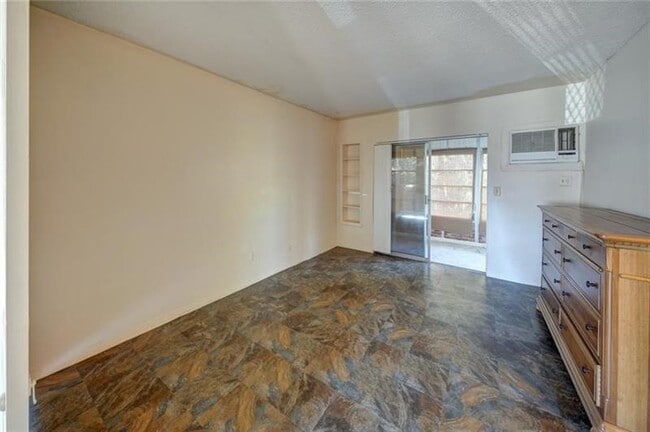 Building Photo - 2115 NE 42nd Ct