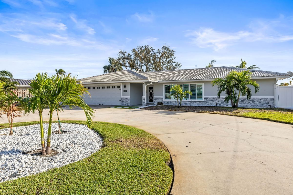 Foto principal - 3854 42nd Ave S