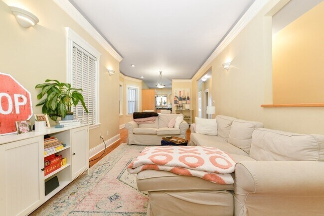 Foto del edificio - 733 E 3rd St