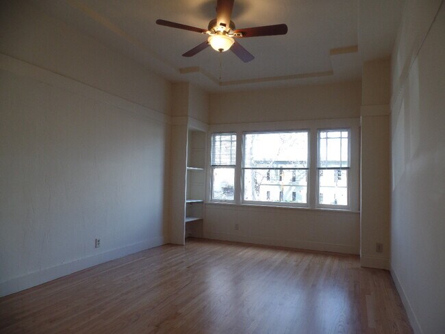 Building Photo - 611 W Grand Ave