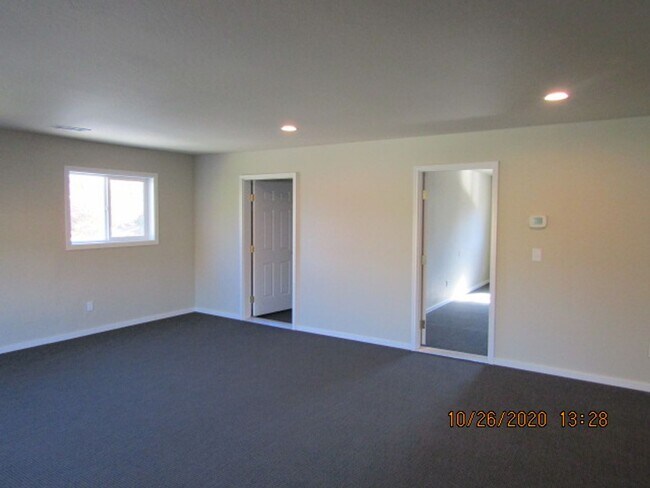 Building Photo - *** Prime Office Space Available Now ! ***...