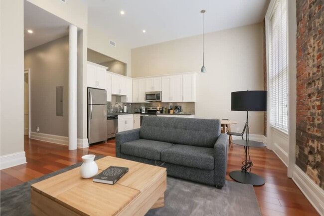 Building Photo - 822 Perdido St