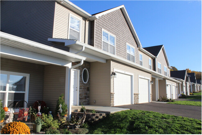 Foto del edificio - Keuka Shores Rental Townhomes