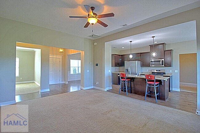 Foto del edificio - 582 Burke Dr